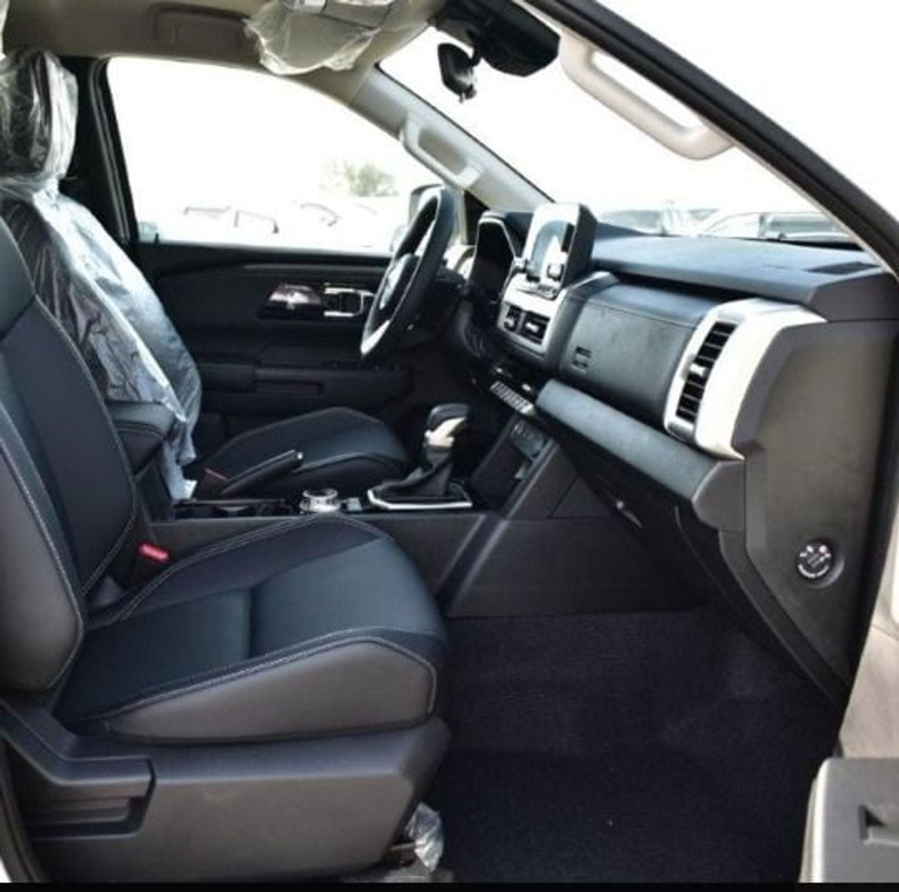 Mitsubishi L200 GL L200 SPORTERO 2.4L DIESEL A/T FULL OPTION DOUBLE CABIN PICKUP