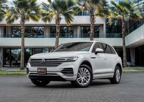 فولكس واجن طوارق Touareg Atmosphere Highline | 2,742 P.M | 0% Downpayment | Low Kms | Warranty!