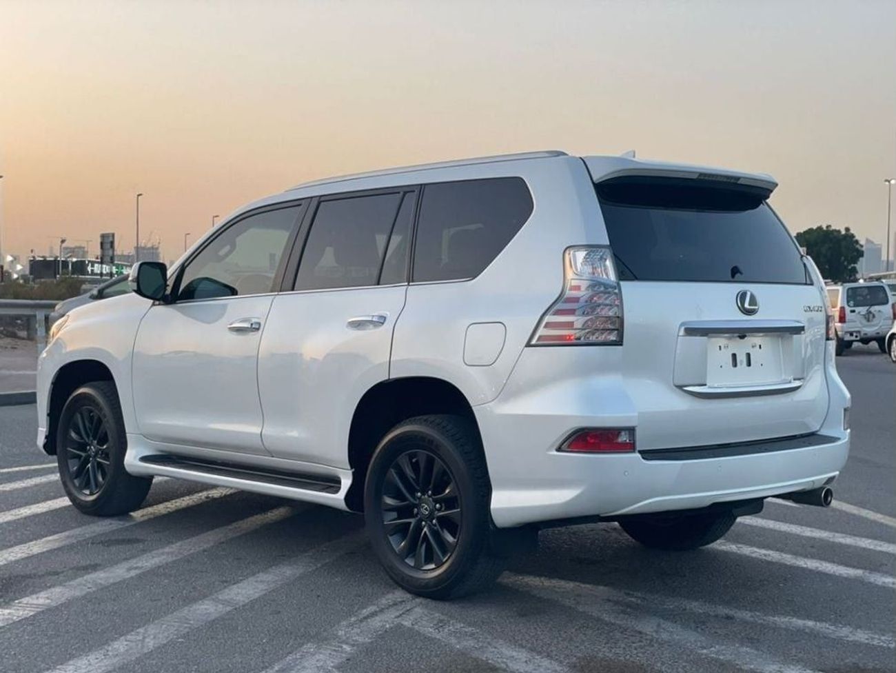 لكزس GX 460 2023 Lexus GX460 Luxury Platinum Full Option - 4.6L V8 - AWD 4x4 - Full Red 7 Seater - Radar & Senso