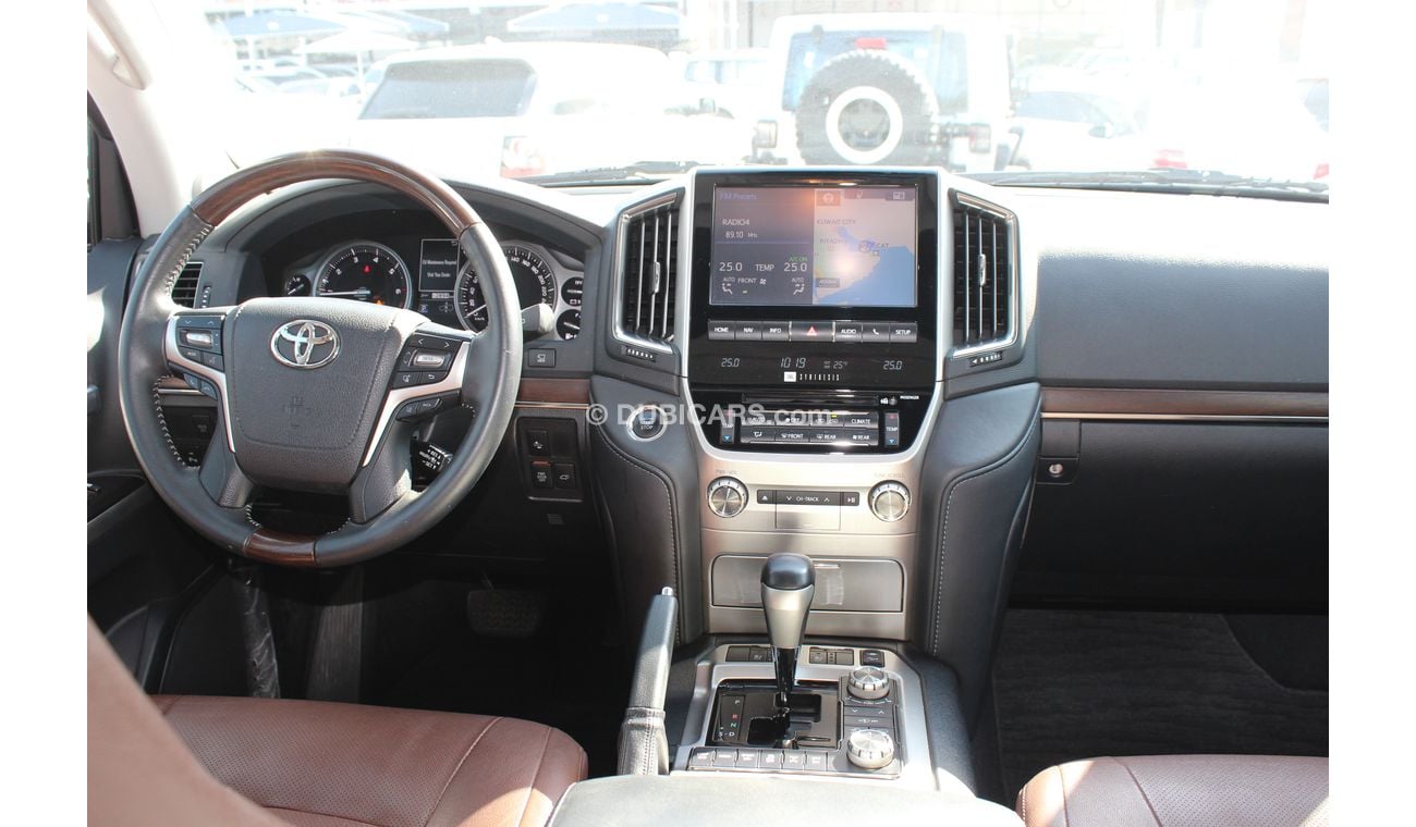 Toyota Land Cruiser (2016) VXR V8 5.7 GCC