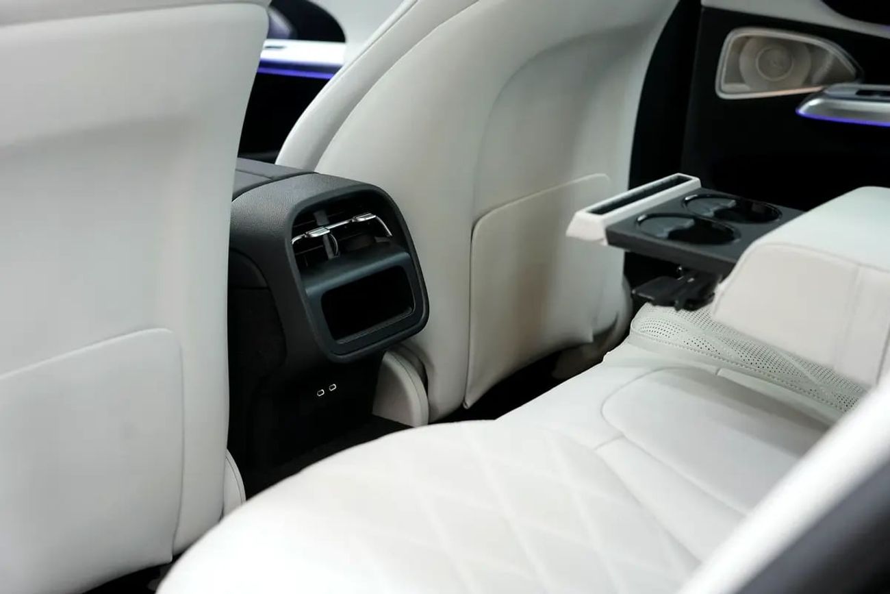 مرسيدس بنز E300 E 300 | GCC 0km | Agency Warranty | AMG Package