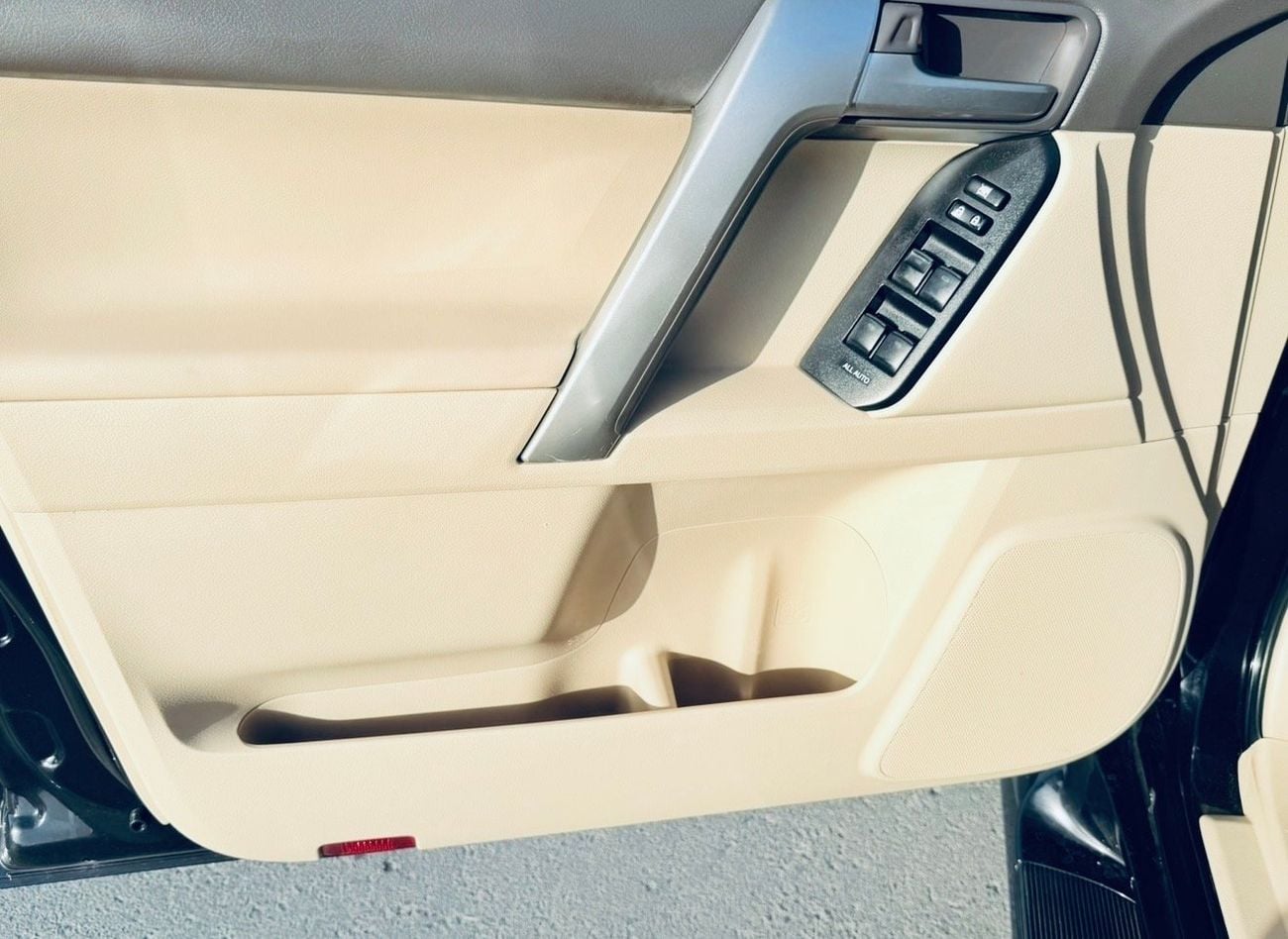 Toyota Prado VXR 4.0L 4WD Toyota Prdao VXR  full option V6 4.0 L Top the range