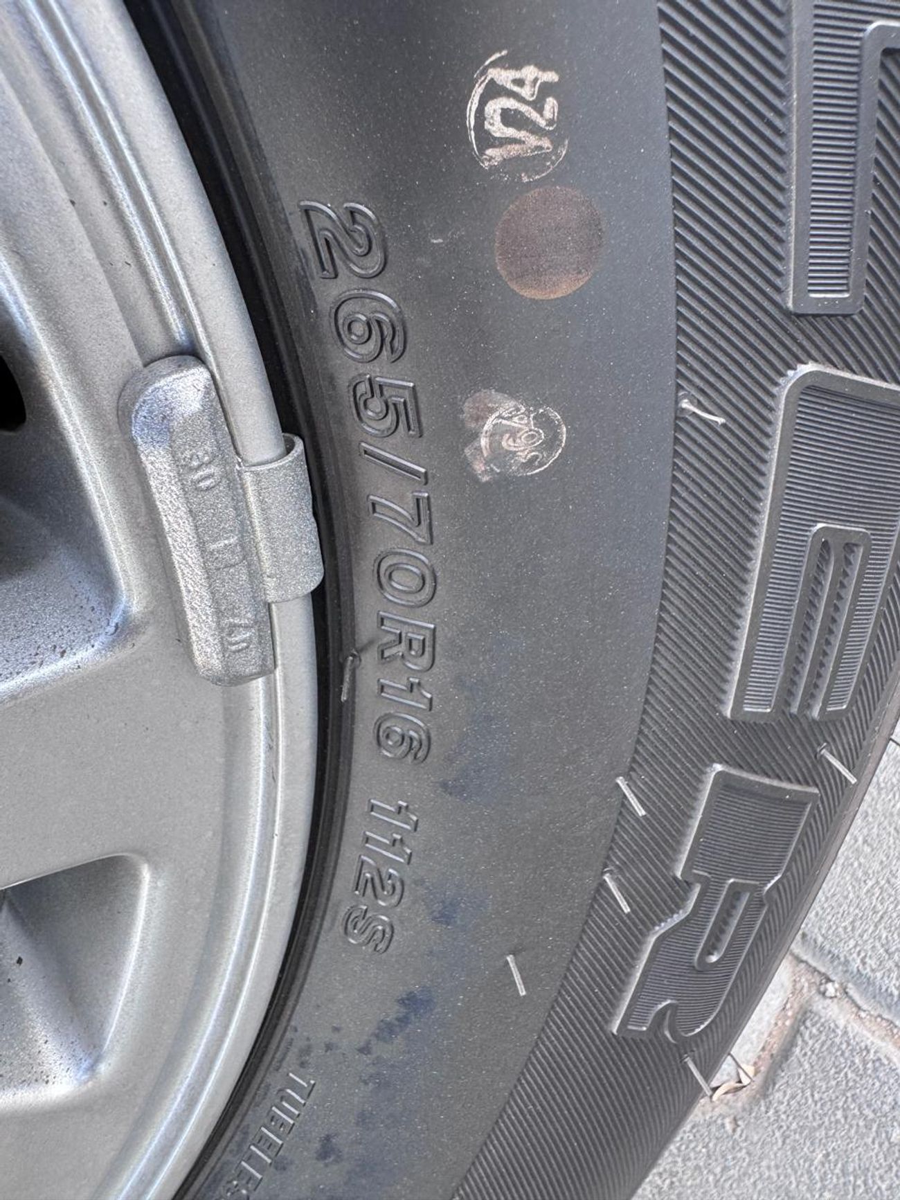 Mitsubishi L200 MITSUBISHI L200 Petrol Double Cabin 4WD 5MT 2.5L GLX_Basic Option_Bronze