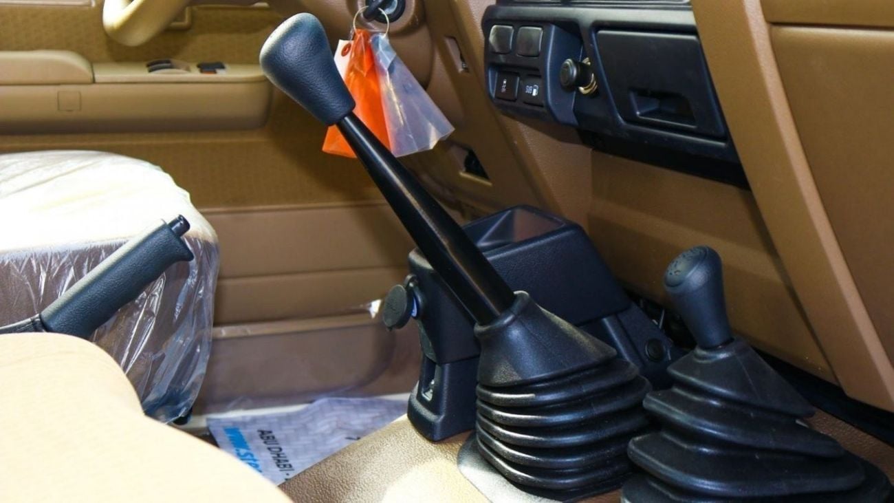 تويوتا لاند كروزر بيك آب SC 2022 | LC 79 - 4.5L V8 DSL M/T SINGLE CAB - POWER WINDOW - EXPORT ONLY