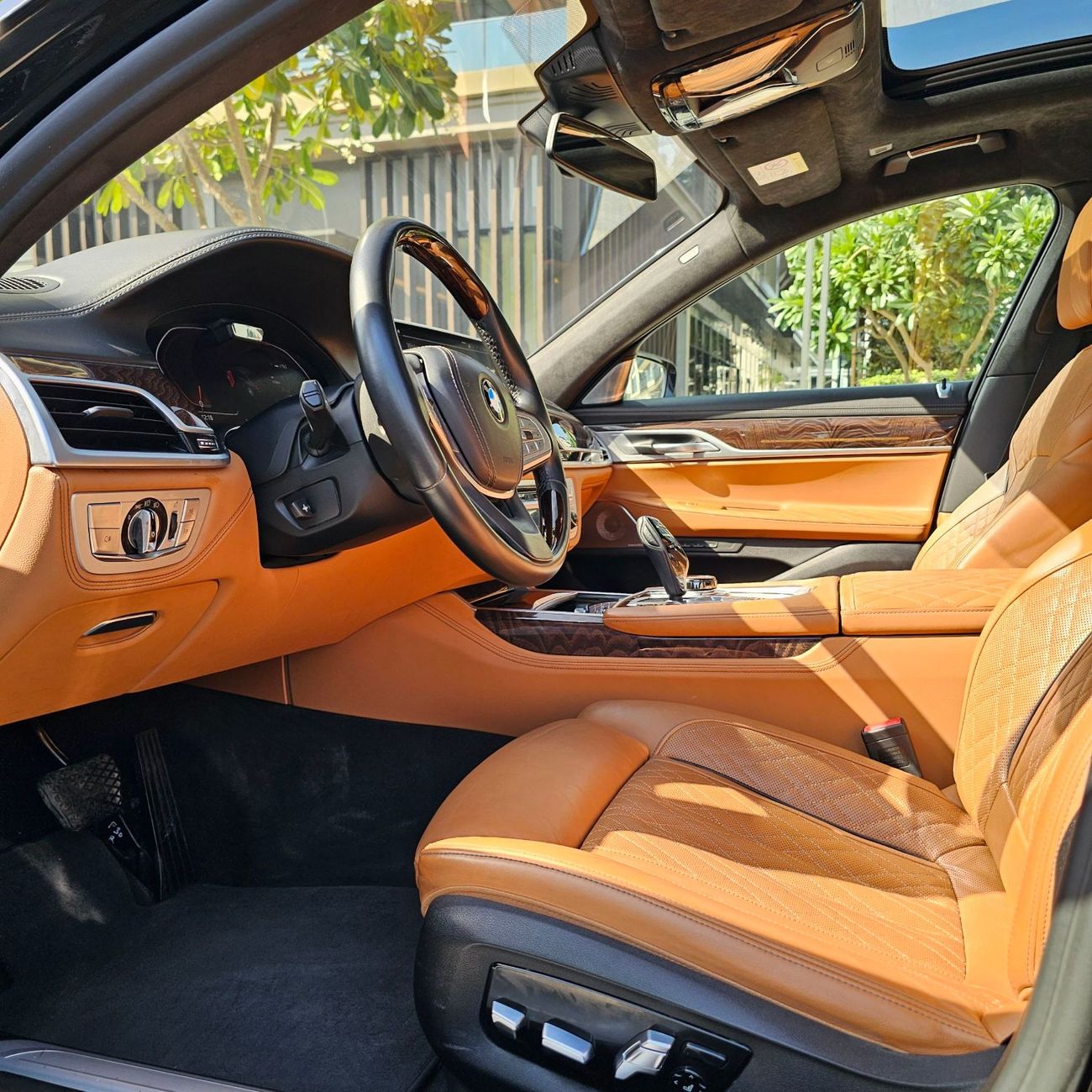 بي أم دبليو 750Li xDrive 4.4L (530 HP)