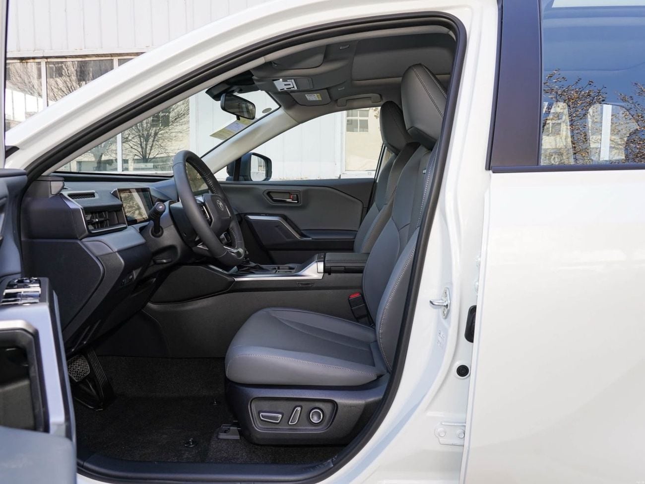 Toyota RAV4 LUXURY HEV (NON GCC)