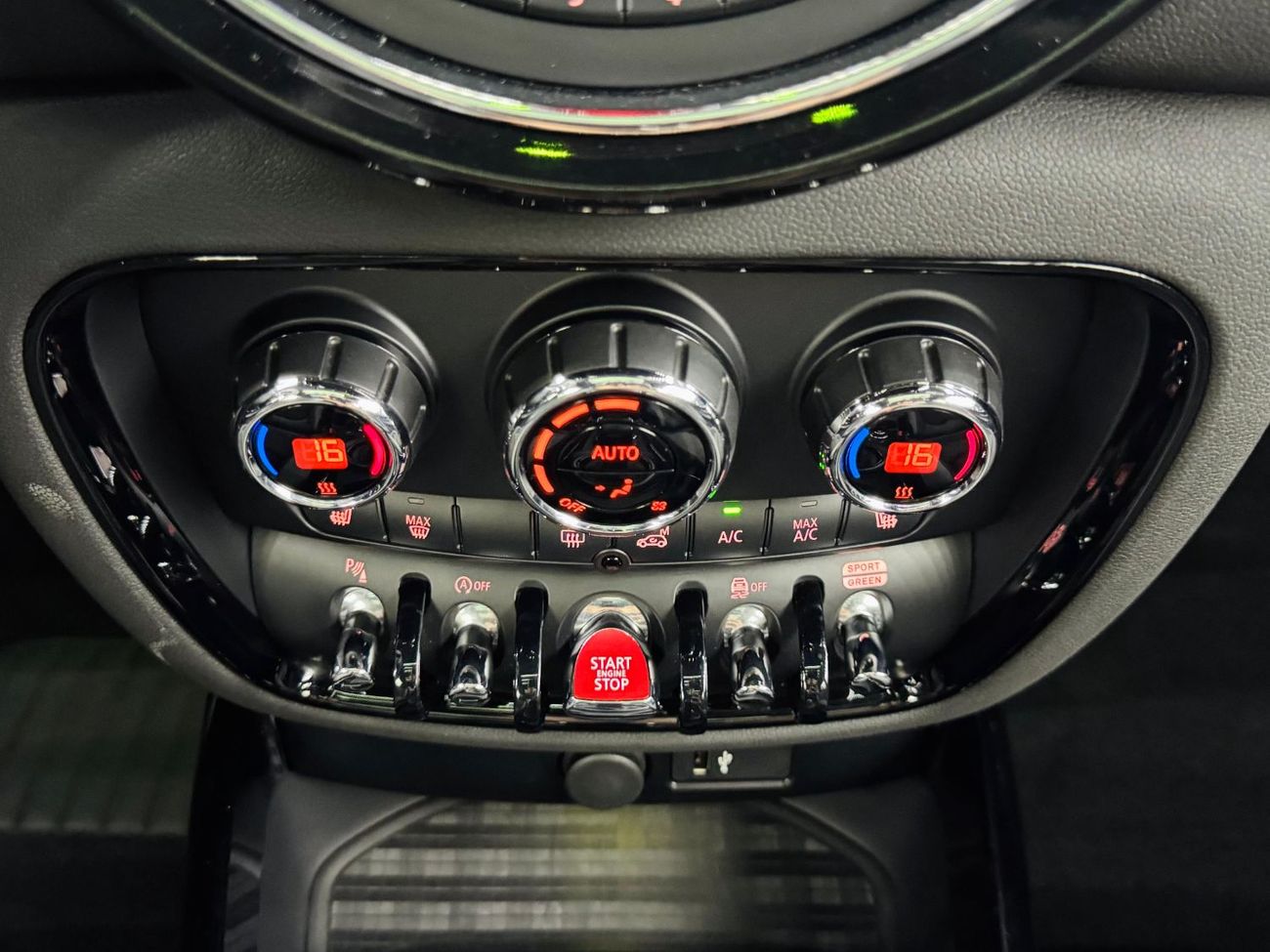 ميني جون كوبر كلوب مان 2022 MINI Clubman JCW All4, Warranty, Full Service History, Very Low Kms, 301HP