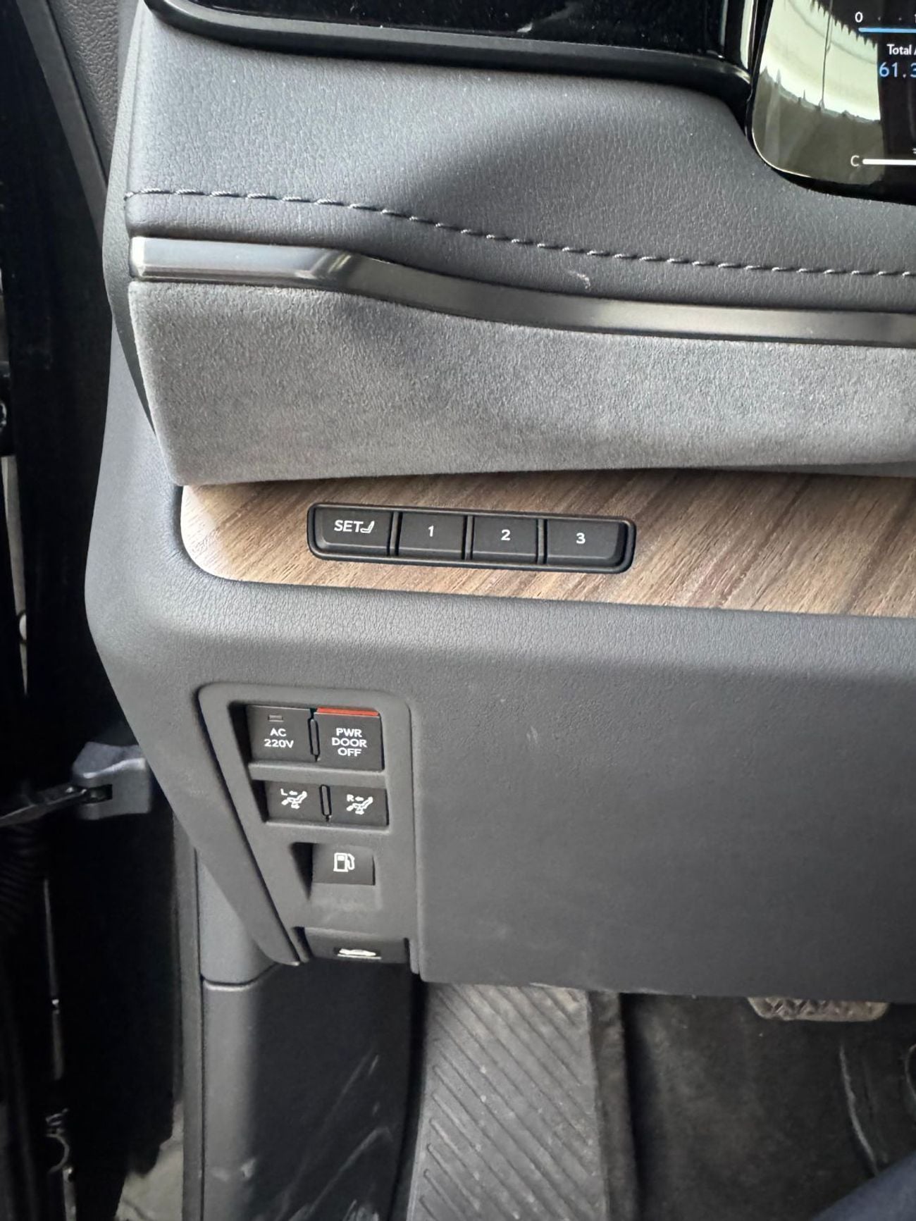 Lexus LM 350h VIP 4 SEATER