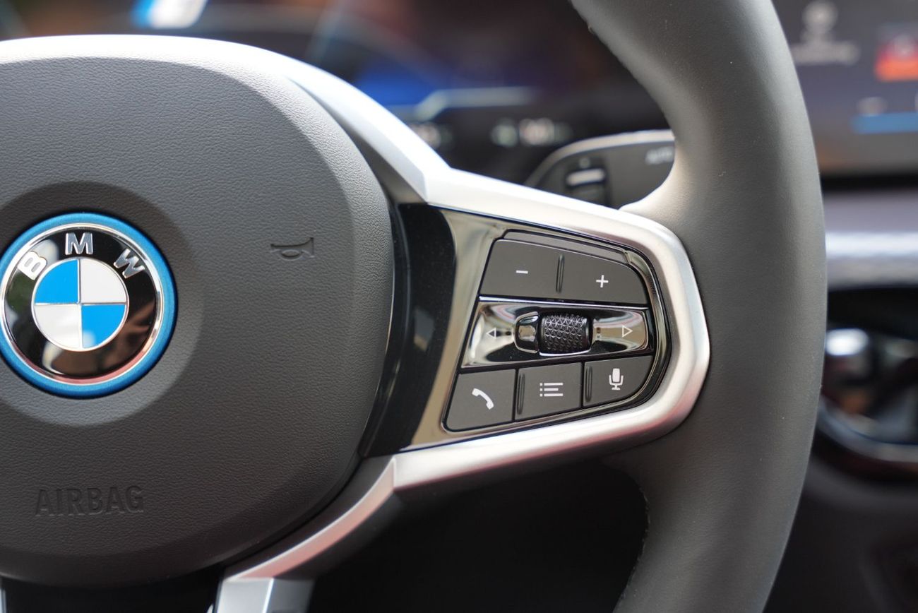 بي أم دبليو i4 2025 BMW i4 e-Drive 40 M-Sport kit RWD Brooklyn Gray 0Km