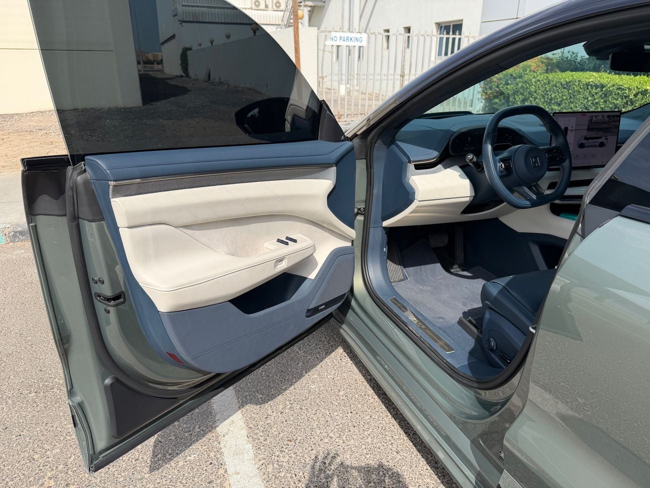 Zeekr 001 Dual Motor Green Color