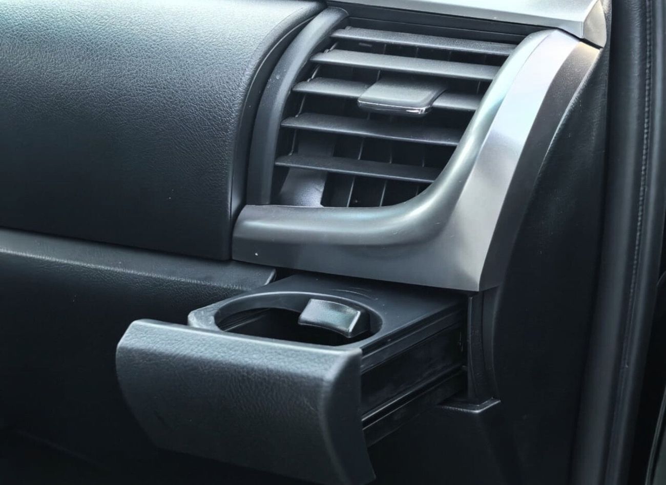 Toyota Hilux 2025 TOYOTA HILUX 2.7L PETROL 4x2 MANUAL TRANSMISSION