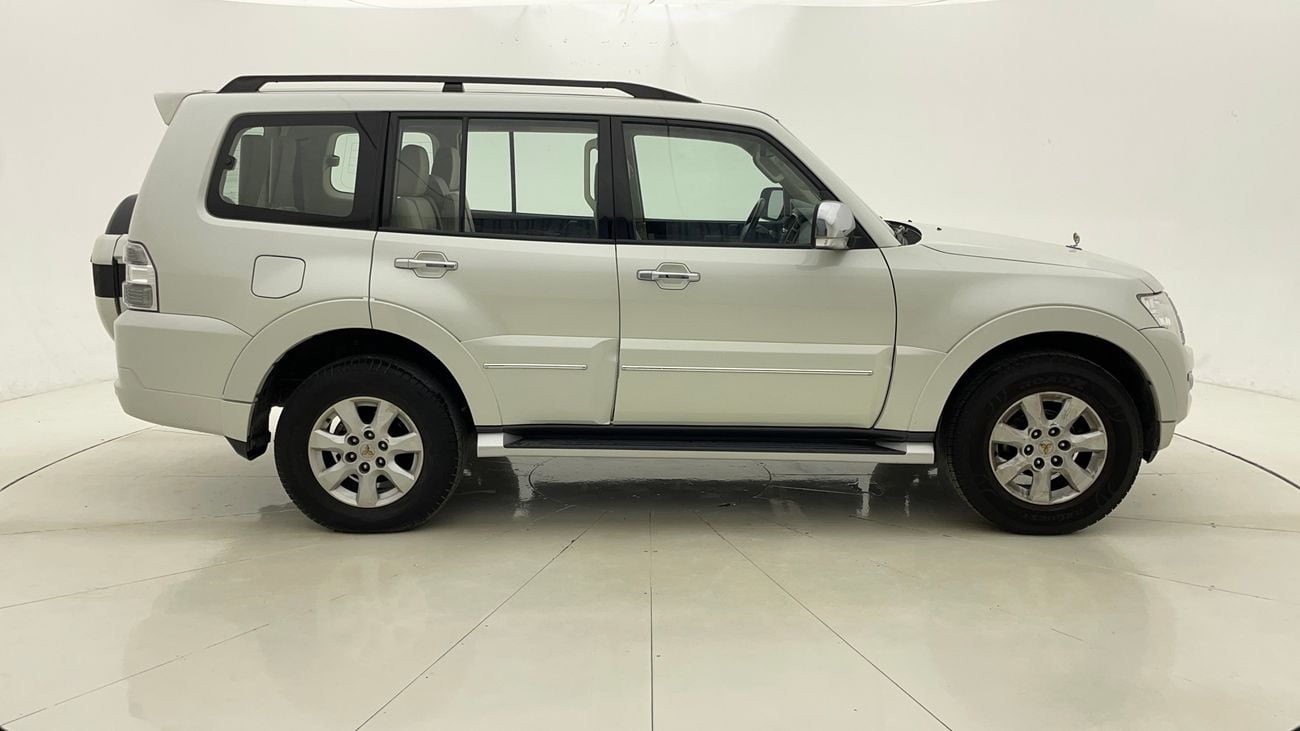 ميتسوبيشي باجيرو GLS MIDLINE 3 | بدون دفعة مقدمة | اختبار القيادة في المنزل