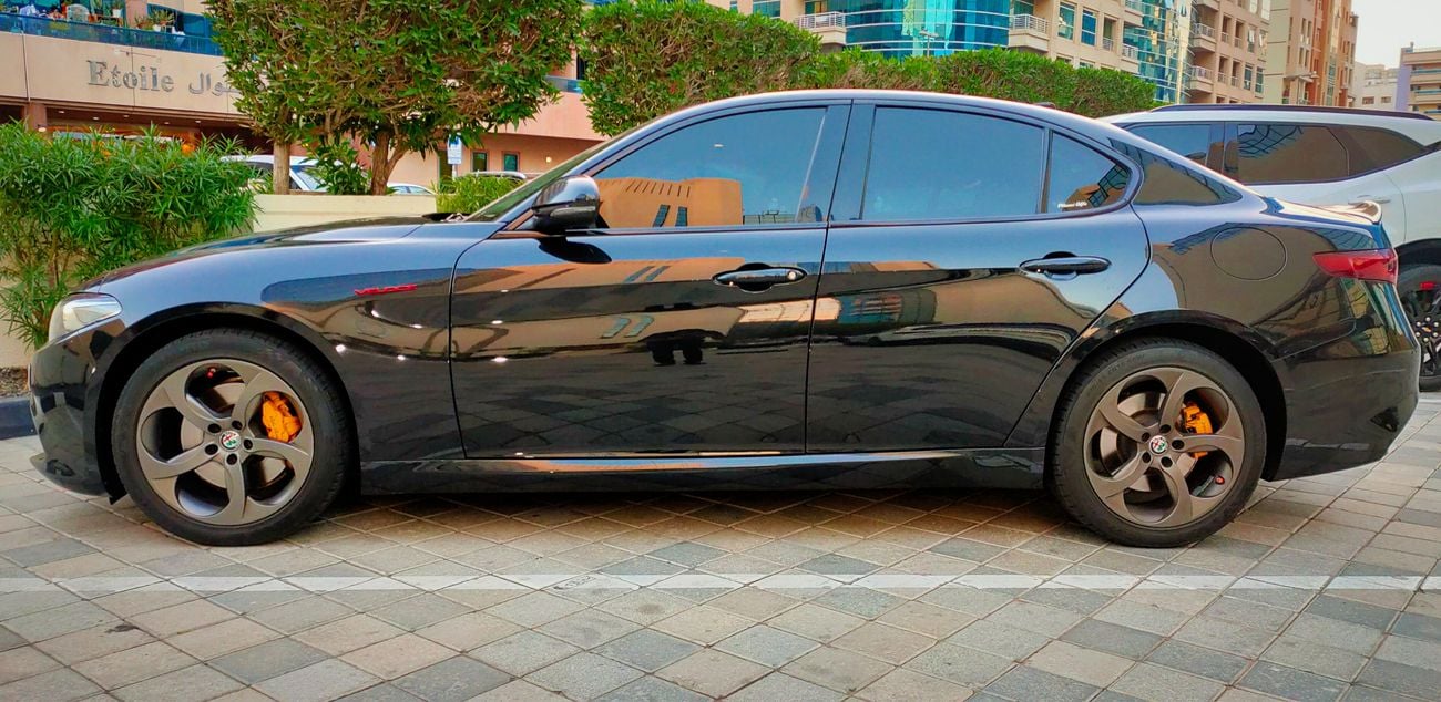 ألفا روميو جوليا Veloce 2.0L AWD