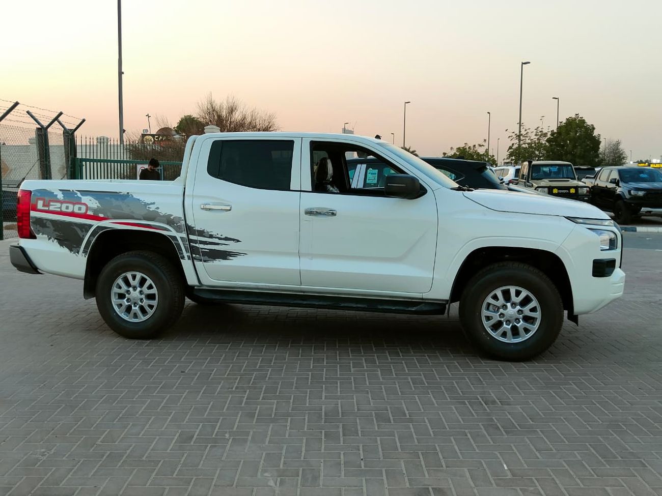 Mitsubishi L200 MITSUBISHI L200 PETROL GLX 2.4L 2025