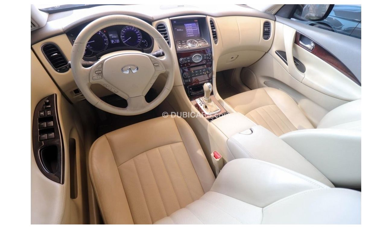 Infiniti QX50 Luxury Infiniti QX50 2015 (LOWEST MILEAGE)