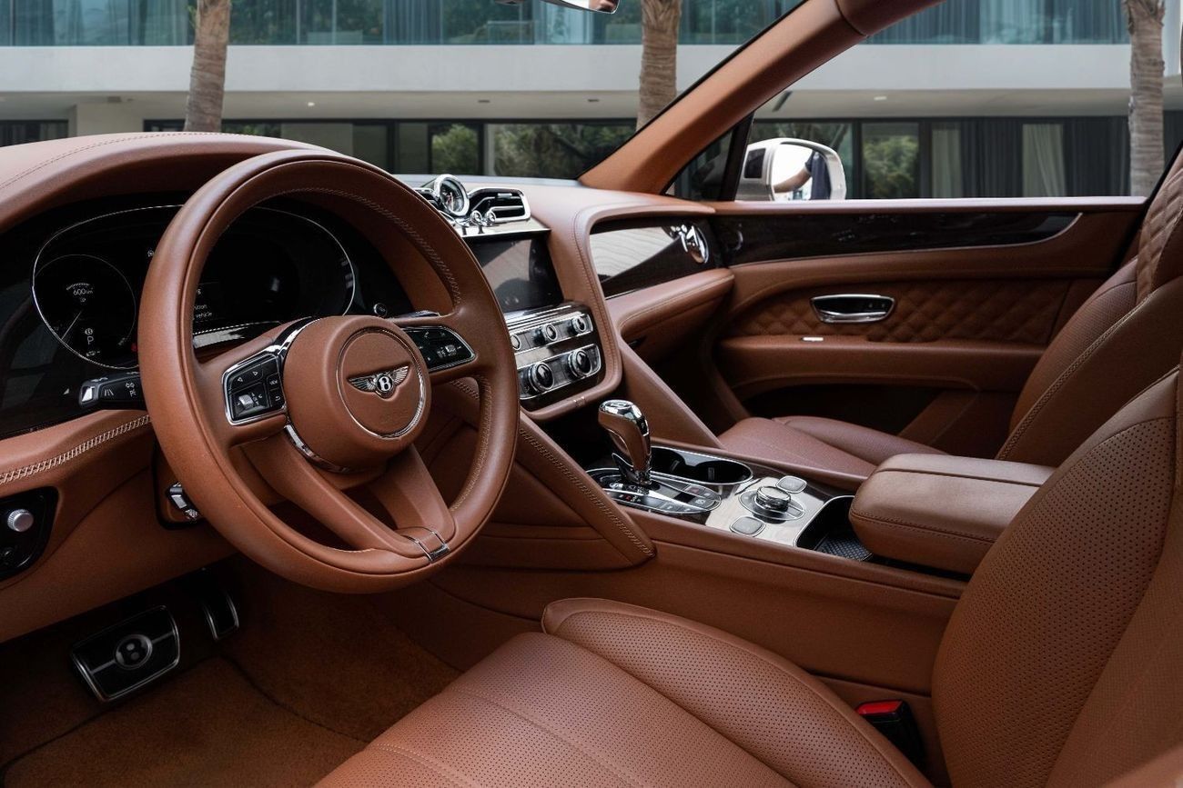 بنتلي بينتايجا V8 | 11,750 P.M  | 0% Downpayment | Full Bentley History!