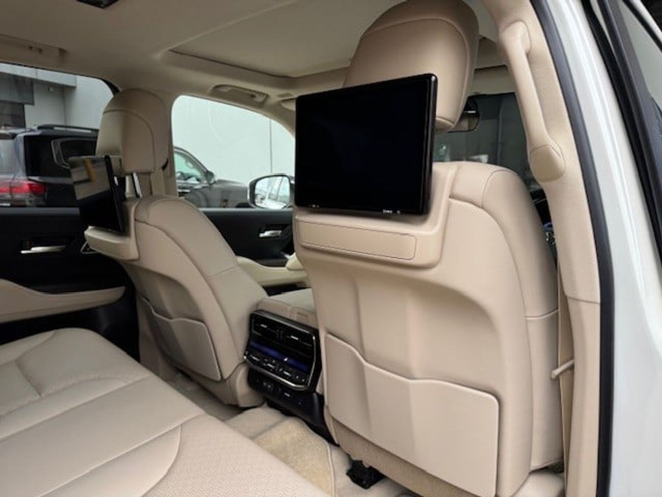 Toyota Land Cruiser IN TRANSIT - 3.3L SAHARA 7 SEATER