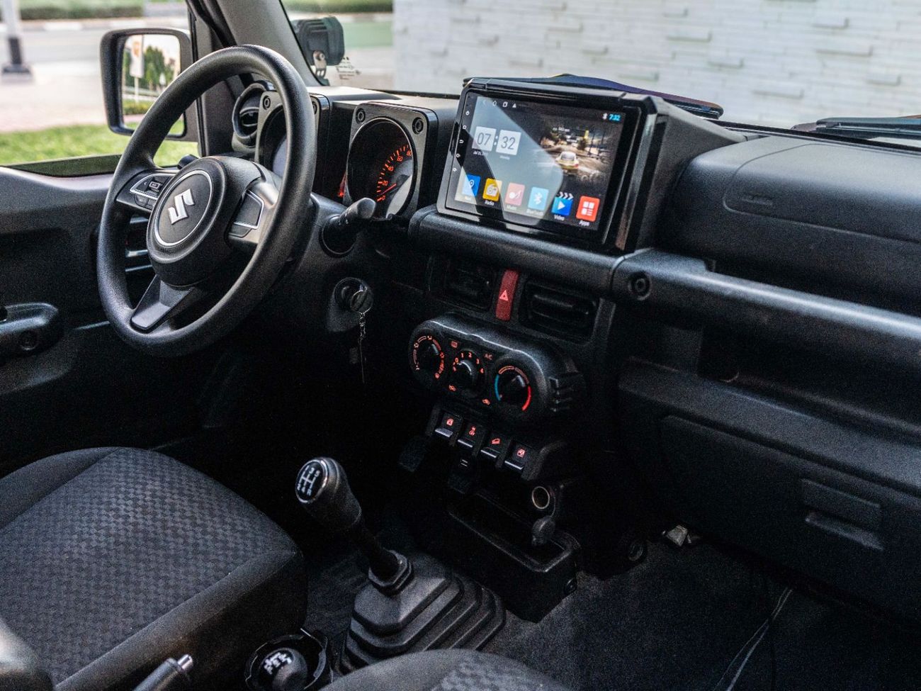 سوزوكي جيمني 1.5L GL (M/T)