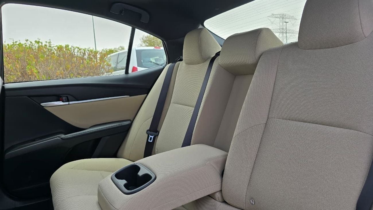 تويوتا كامري XLE 2.5L Hybrid