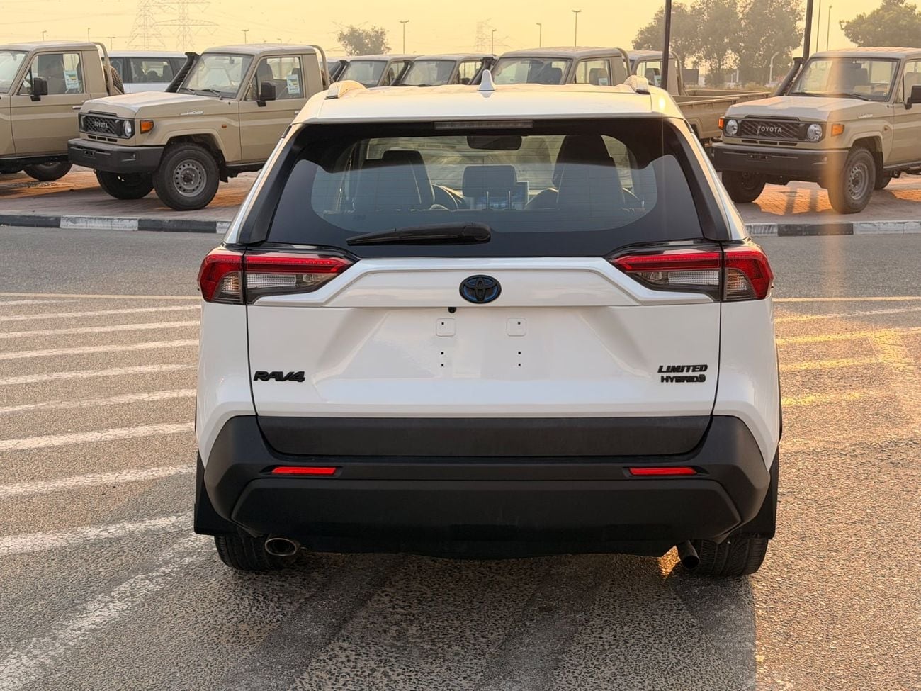 تويوتا راف ٤ LTD HEV تويوتا RAV4 ليميتد هايبرد 2023، دفع رباعي، كاميرا 360 درجة، كاملة المواصفات، مستوردة من الولايات الم