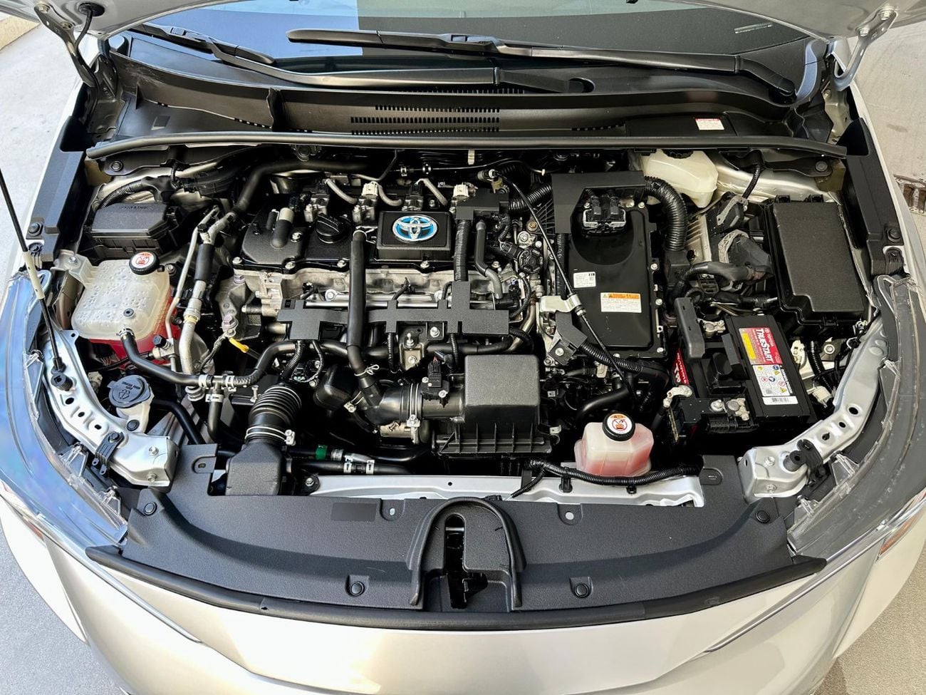 Toyota Corolla LE Corolla HYBRID