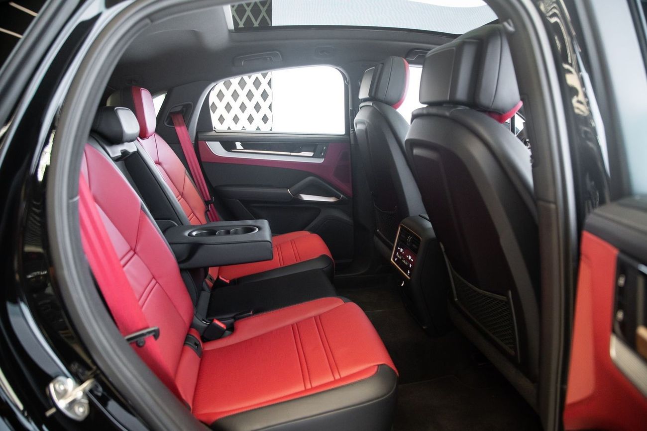 Porsche Cayenne WARRANTY APRIL 2024