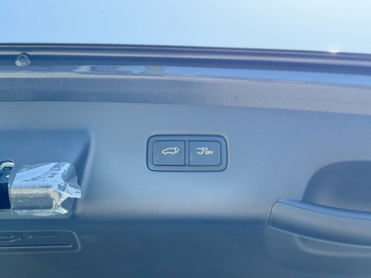 Kia Carnival   KIA CARNIVAL (HEV ) 1.6T - 2025 MODEL