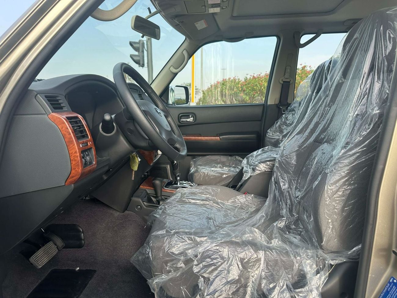 Nissan Patrol Safari GL 4.8L M/T (7 Seater)