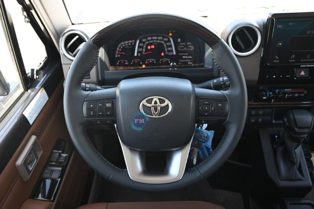 تويوتا لاند كروزر 70 71 4.0L Petrol AT (Full Option)