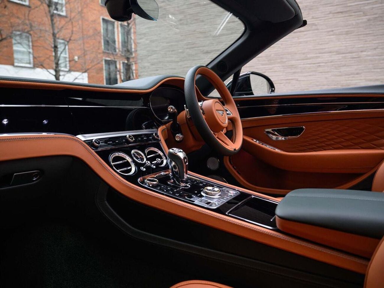 بنتلي كونتيننتال 4.0 V8 High-Performance 25.9kWh GTC Azure Auto 4WD Euro 6 (s/s) 2dr (EXPORT ONLY) Right hand drive