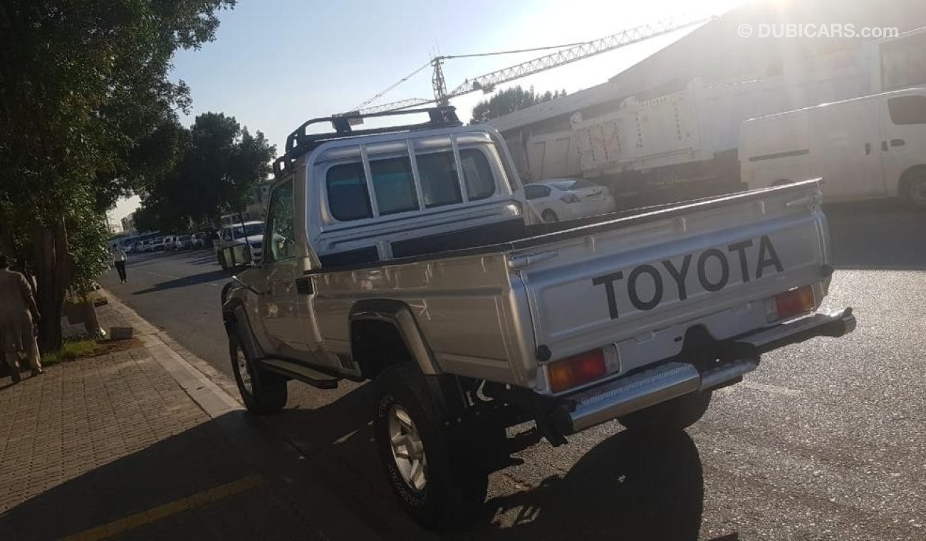 Toyota Land Cruiser Pick Up V8