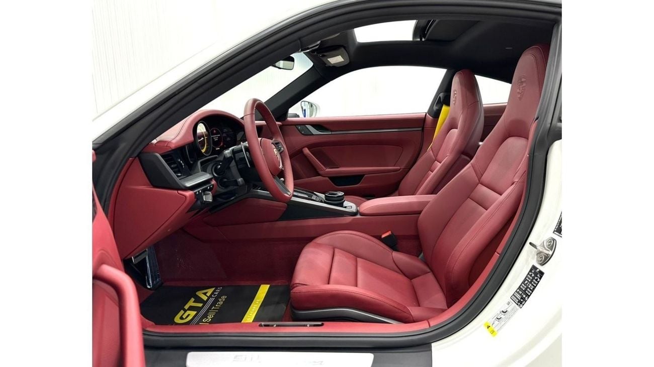 Porsche 911 *Brand New* 2024 Porsche 911/992 Carrera, April 2026 Porsche Warranty, Delivery Kms, GCC