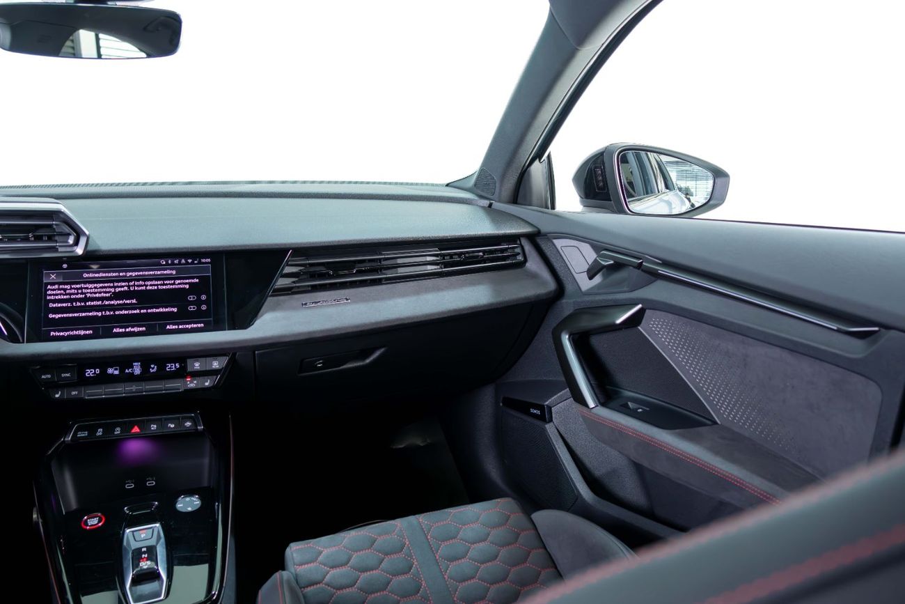 Audi RS3 TFSI quattro 2.5L Sedan Full Option Car - Carbon RS Seats - Kemora Grey - 2025