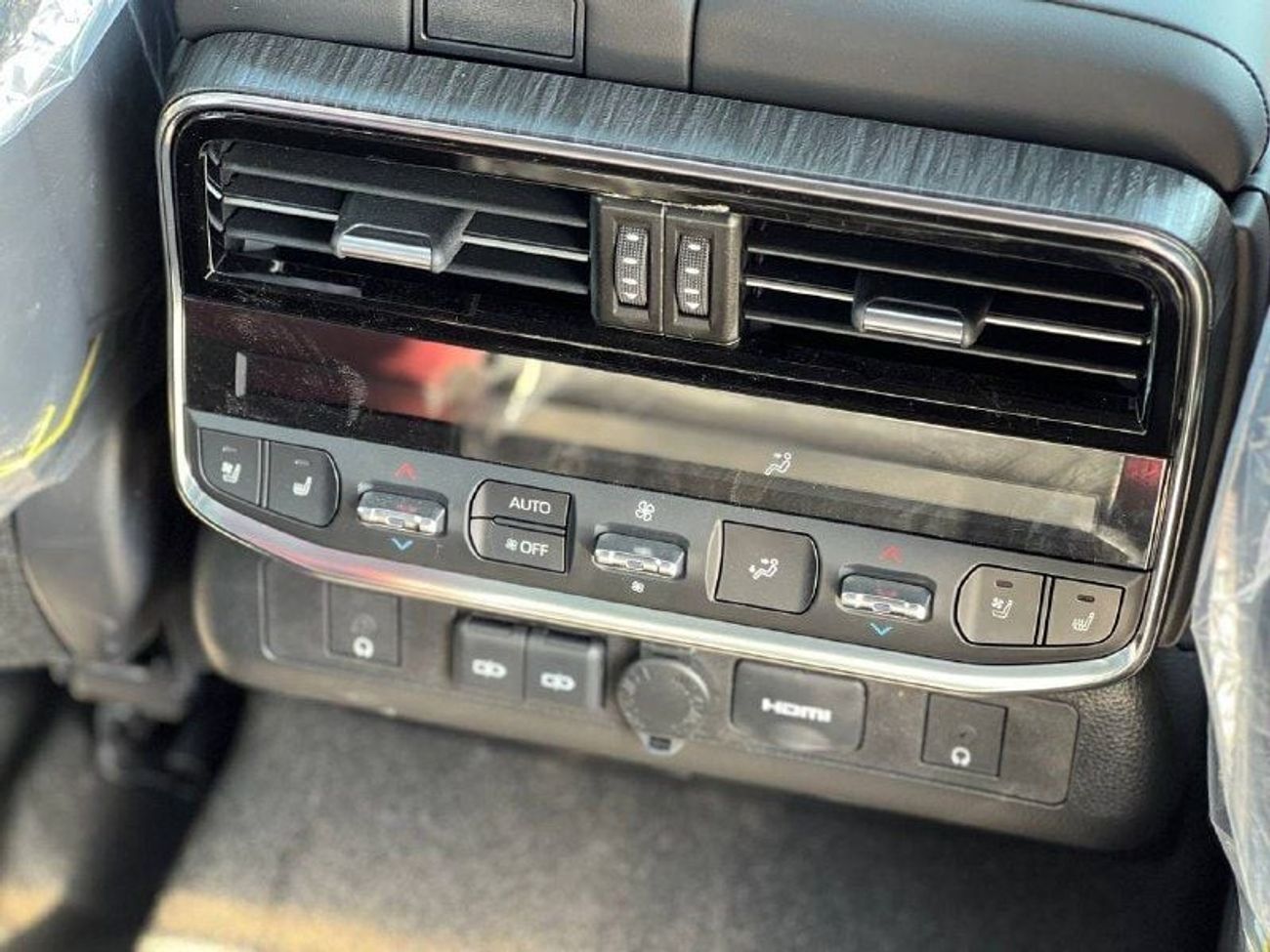 Toyota Land Cruiser VXR 3.3L DSL A/T // 2025 // FULL OPTION WITH RADAR , 360 CAMERA , LEATHER & POWER & COOLING SEATS //