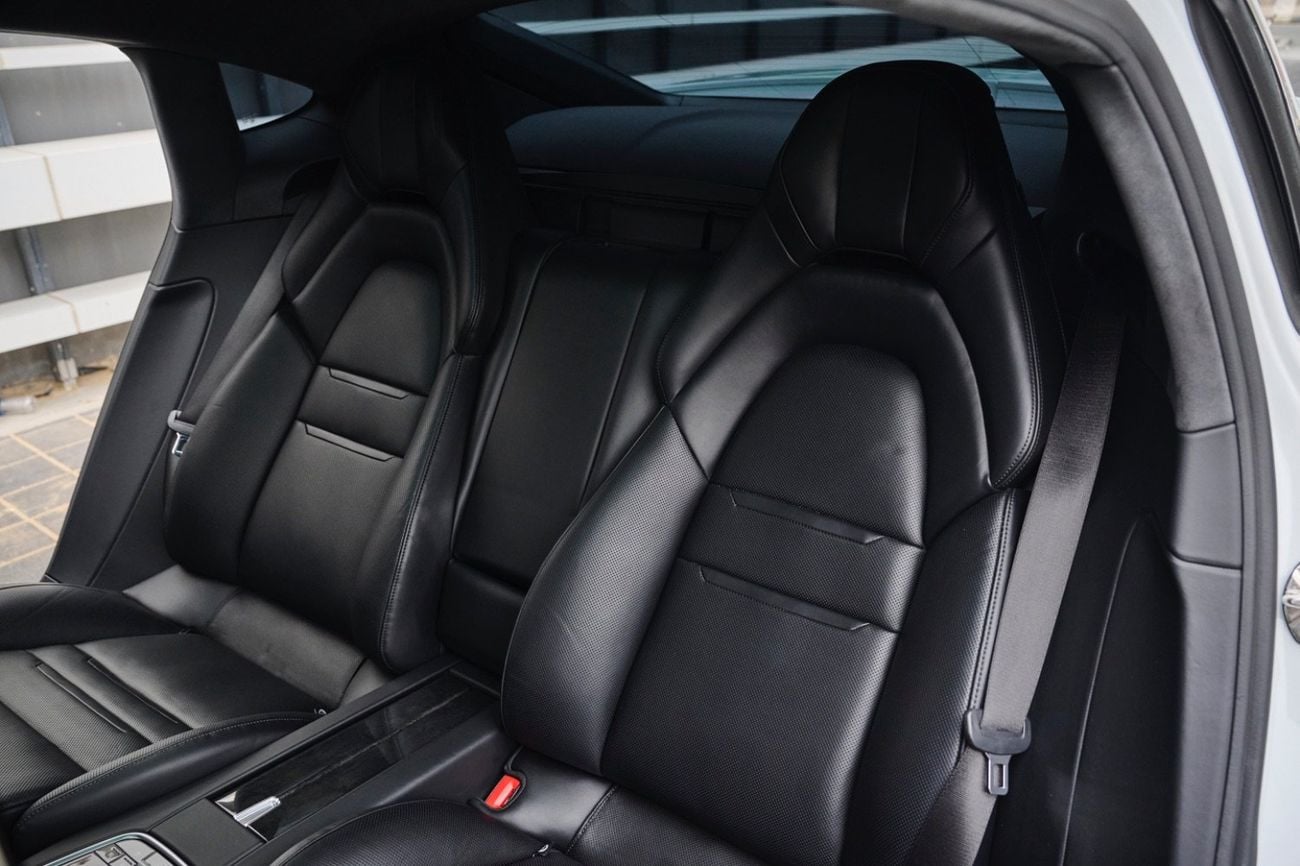 Porsche Panamera Turbo 4.0L AWD