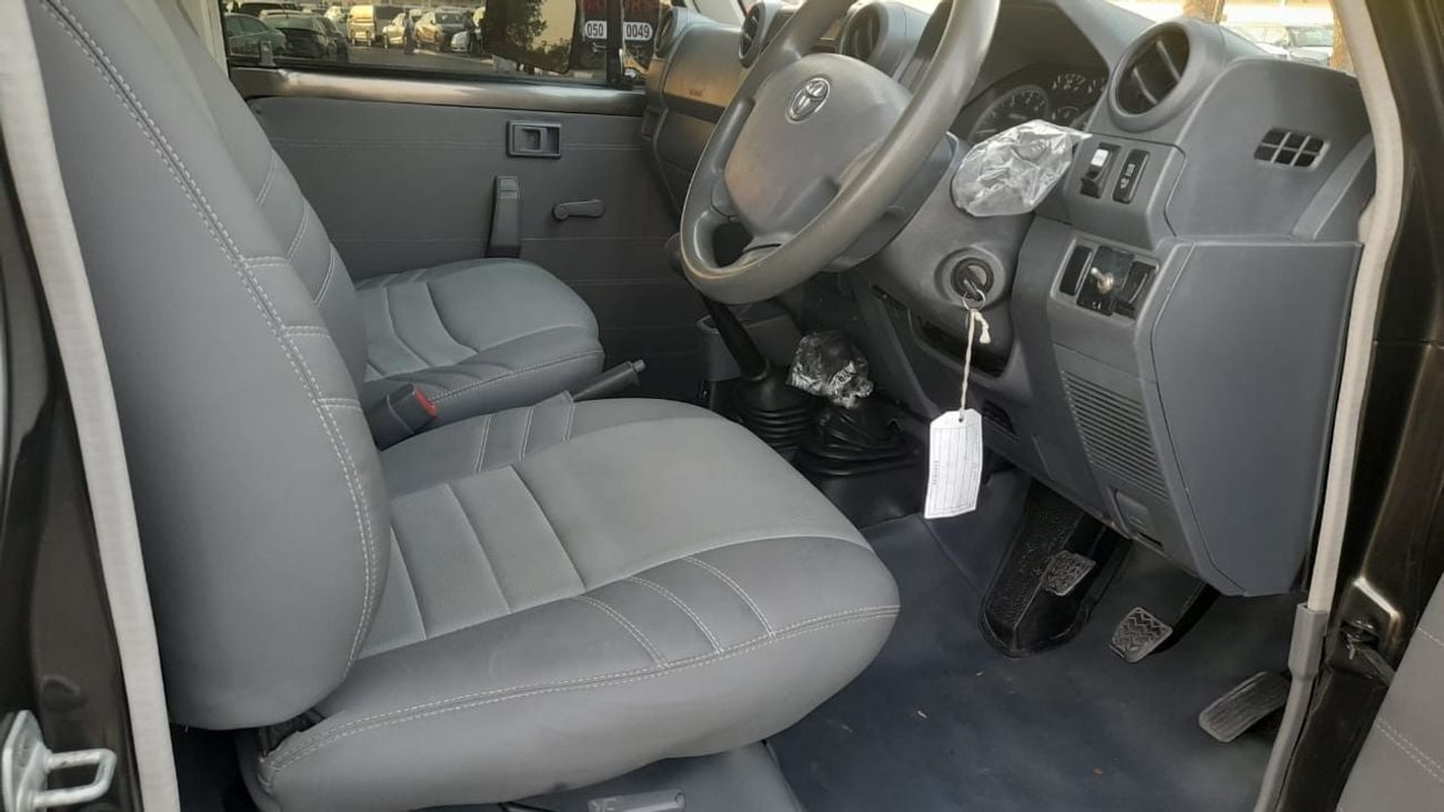 تويوتا لاند كروزر بيك آب RHD SINGAL CAP V8 MANUAL