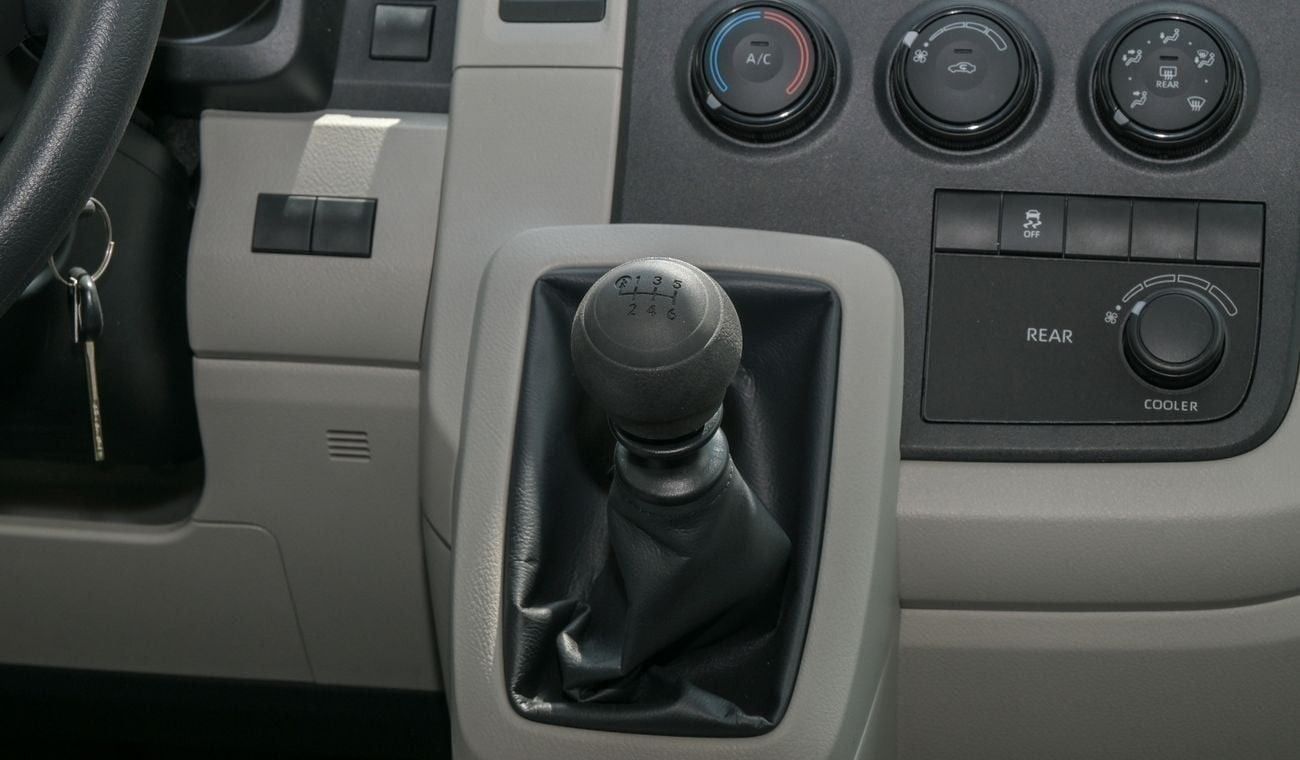 تويوتا هاياس DUBAI REGISTRATION - HIACE HIGHROOF 3.5 M/T GL - FUTAIM