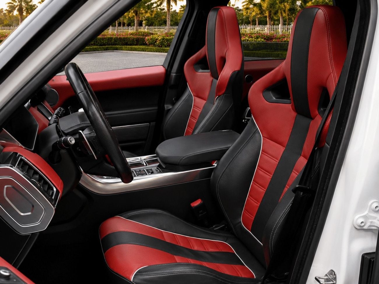 Land Rover Range Rover Sport SVR 5.0L (575 HP) AWD