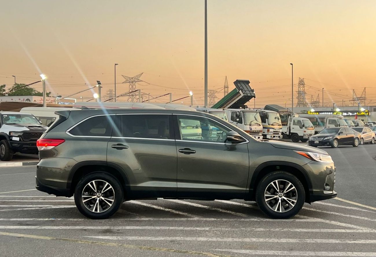 Toyota Highlander 2019 Toyota Highlander Le Plus 3.5L V6 - Rear Camera - 7 Leather Seat- Auto Trunk