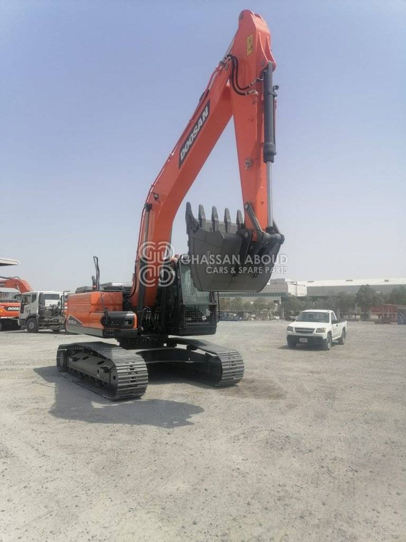 Doosan DX225 LCA DOOSAN DX225 LCA – CHAIN EXCAVATOR OPERATING WEIGHT 22 TON APPROX. WITH BUCKET 1.08 Cu.M BUCKET ( HE