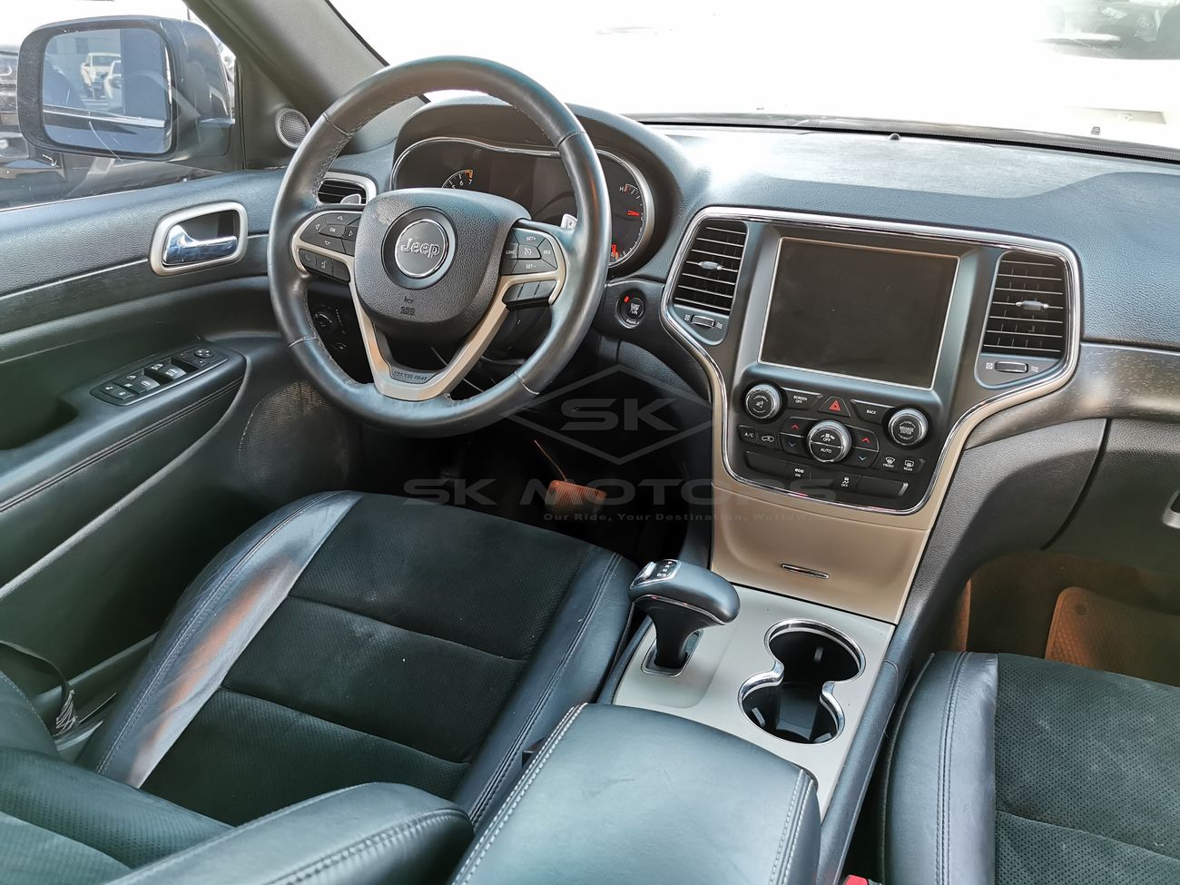 جيب جراند شيروكي 3.6L, 20" Rims, DRL LED Headlights, Front & Rear A/C, Driver Power Seat, Leather Seats (LOT # 269)