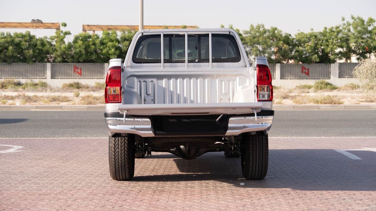 تويوتا هيلوكس 2025 Toyota Hilux 2.4 - Silver Metallic Inside Black | Export Only