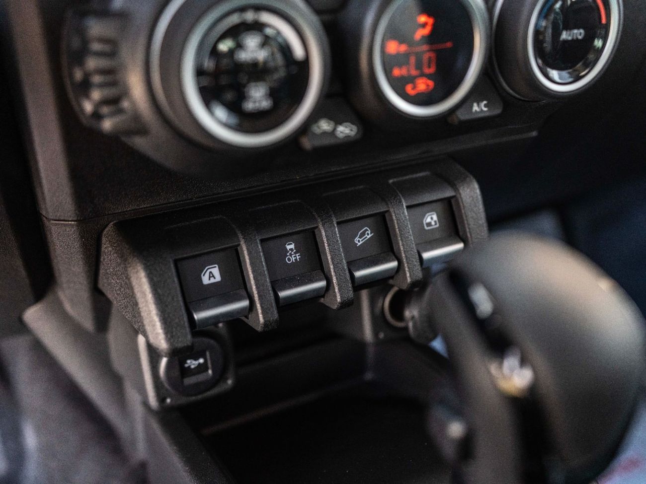 Suzuki Jimny GLX - 5 Door