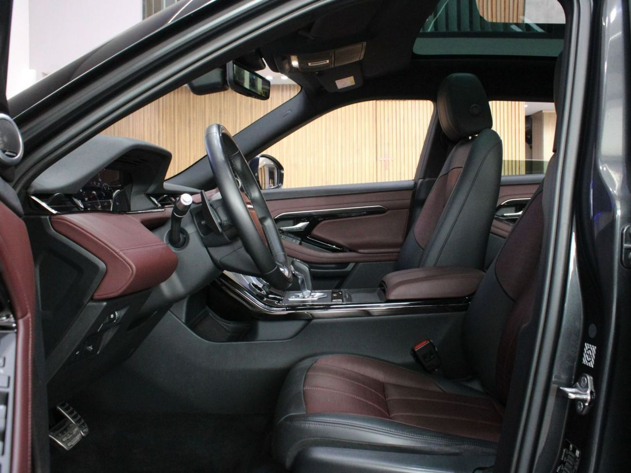 لاند روفر رانج روفر إيفوك - P250 HSE | With Warranty