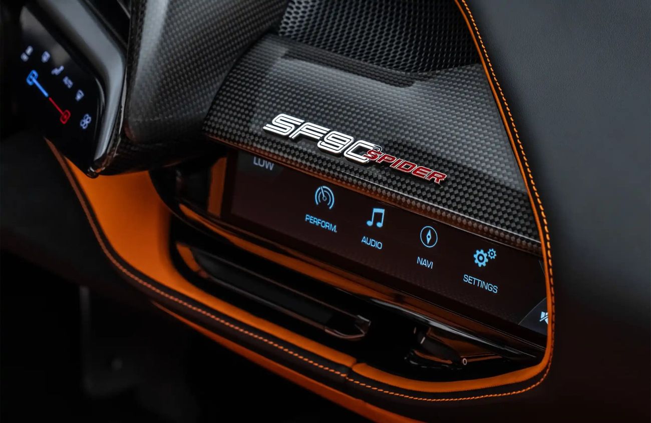 فيراري SF90 سبيدر 4.0L V8 Twin-Turbocharged Engine + eMotor