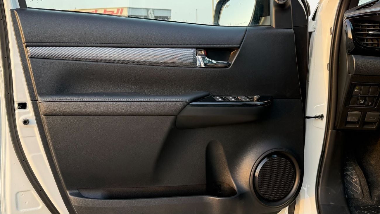 تويوتا هيلوكس GR Sport 4.0L