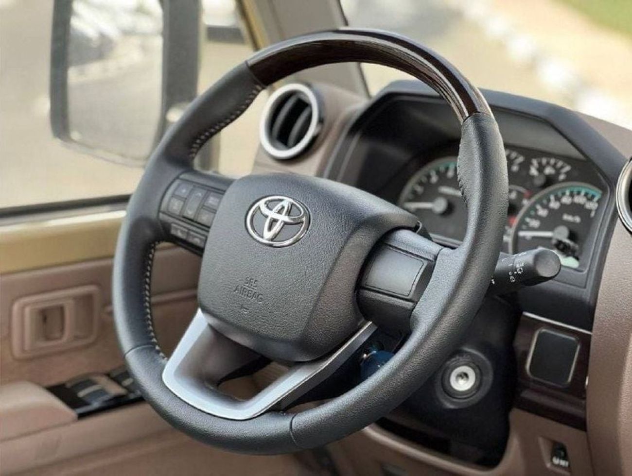 تويوتا لاند كروزر 70 LC76 4.0L PTR M/T // 2024 // HIGH OPTION WITH DVD & BACK CAMERA , POWER WINDOWS , COOL BOX // SPECIA