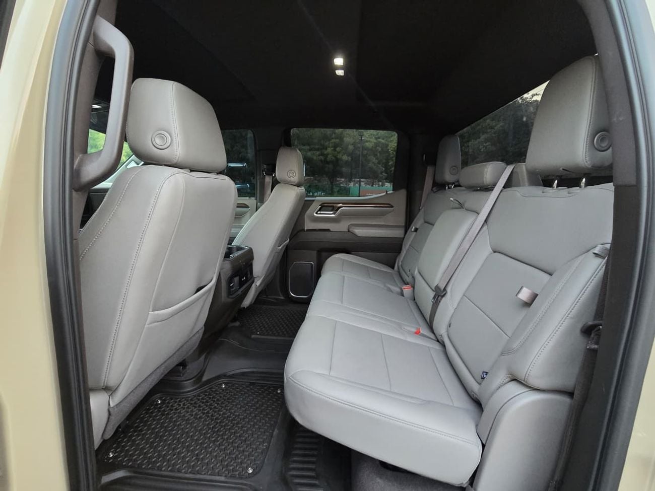 Chevrolet Silverado 1500 CREW CAB 2LT TRAILBOSS 2023 Chevrolet Silverado LT Trail Boss GCC Specs | Orginal paint | Perfect condition | Single owner