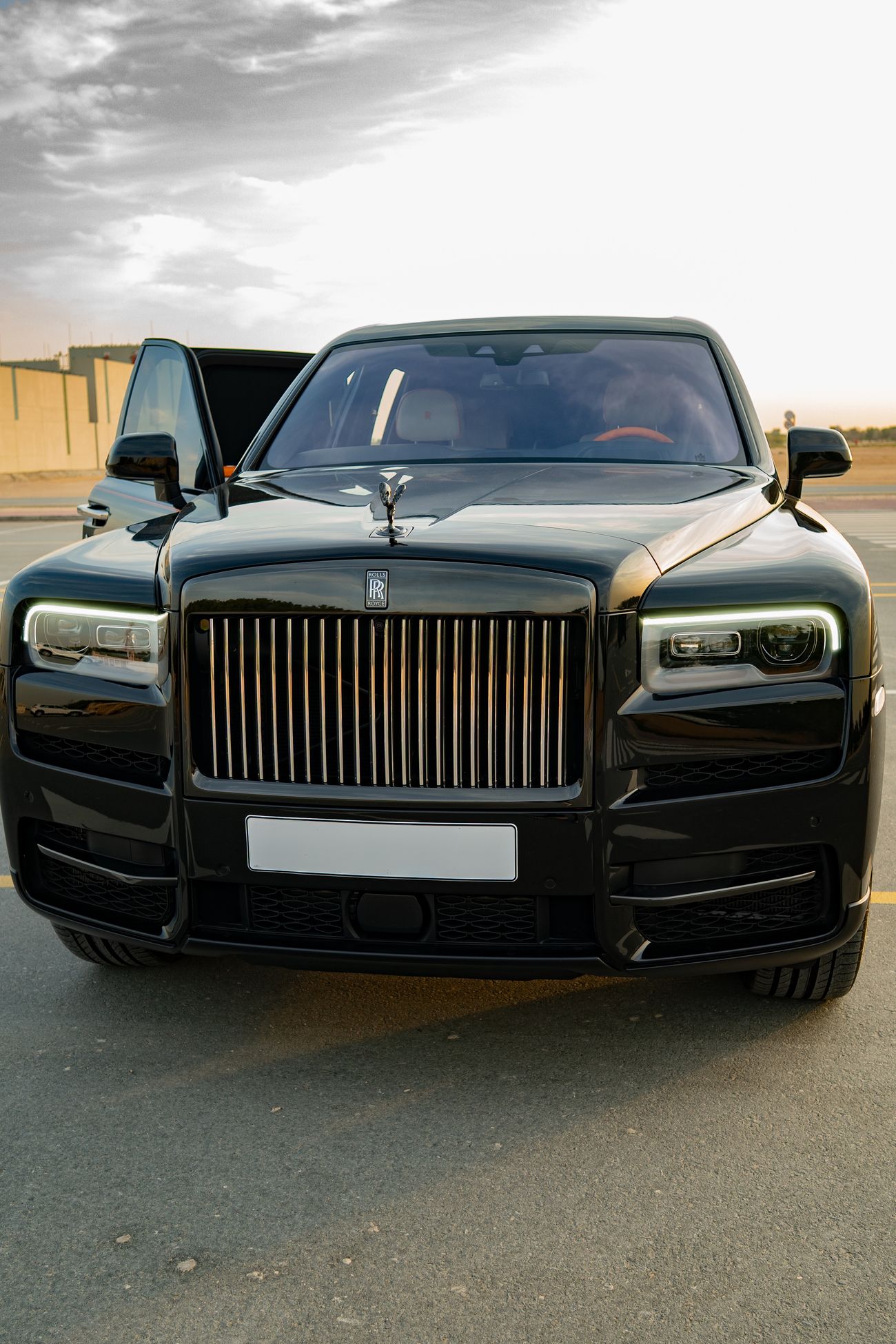 Rolls-Royce Cullinan 6.7L Twin-Turbo (563 HP)