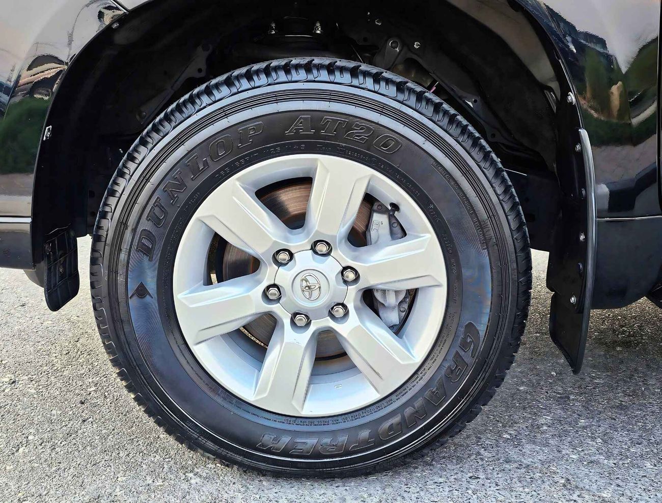 تويوتا برادو VXR V6/ SUNROOF/ LEATHER/ ELECTRIC SEATS/ BACK TYRE/ ORG PAINT/ ORG KMS/ LOT# 63670